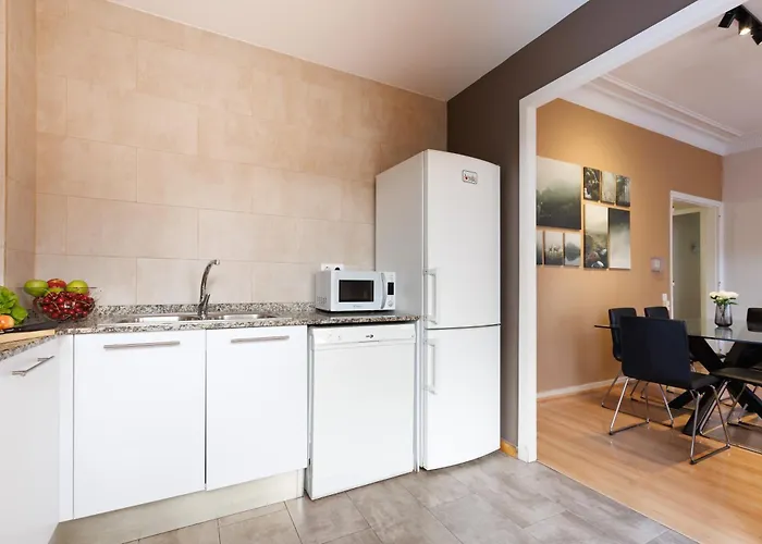 Elegance And Comfort In Barcelona, 4bedroom In The Exclusive Area *